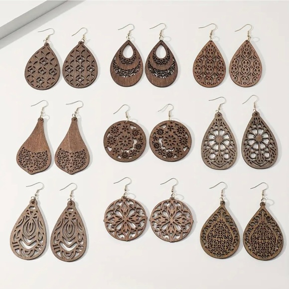 ⭐️ 5 for $25 Natural Wood Brown Painted Lightweight Earrings Gold Tone Hoops - Picture 3 of 7